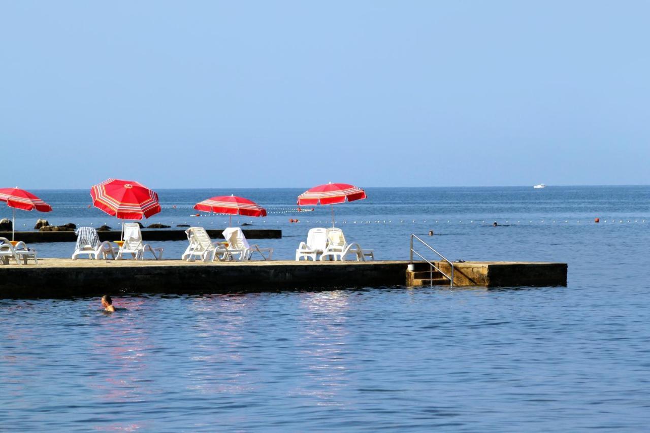 Apartments With A Parking Space Umag - 7666 Extérieur photo